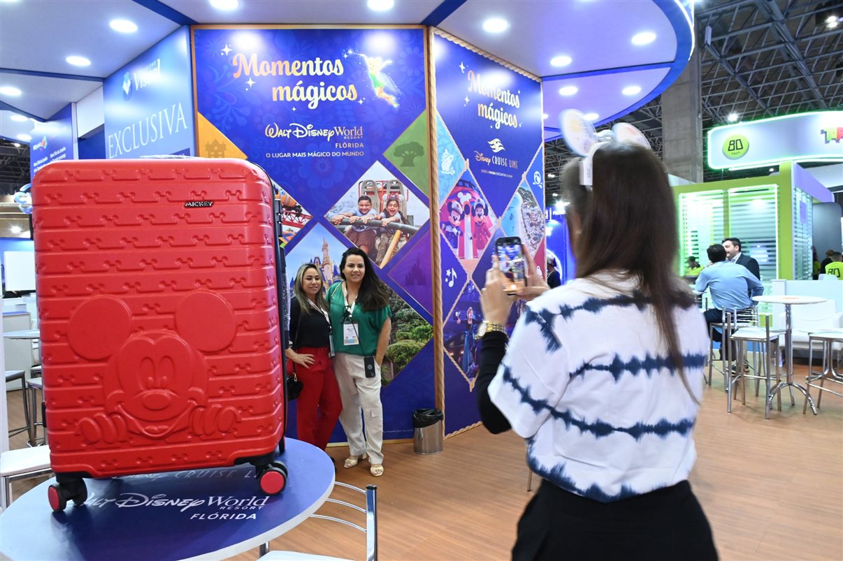 José Guilherme Alcorta, da PANROTAS, Daniel Almeida e Emerson Belan, da CVC Corp, Luiz Fernando Vieira, da Krooze, Paulo Papoy, da Krooze, Fabio Godinho, da CVC Corp, e Luis Ferrinho, da Omnibees