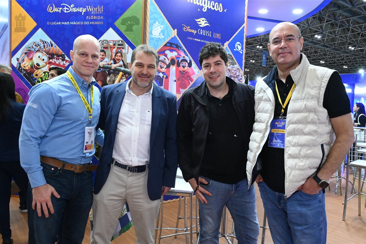 José Guilherme Alcorta, da PANROTAS, Daniel Almeida e Emerson Belan, da CVC Corp, Luiz Fernando Vieira, da Krooze, Paulo Papoy, da Krooze, Fabio Godinho, da CVC Corp, e Luis Ferrinho, da Omnibees