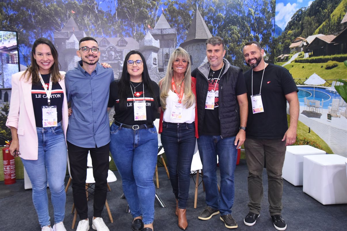 Taisa Fernandes, Janaina Cristine, Mônica Paixão, Marcos Motta e Alex Bordoni, do Le Canton, na Abav Expo 2025