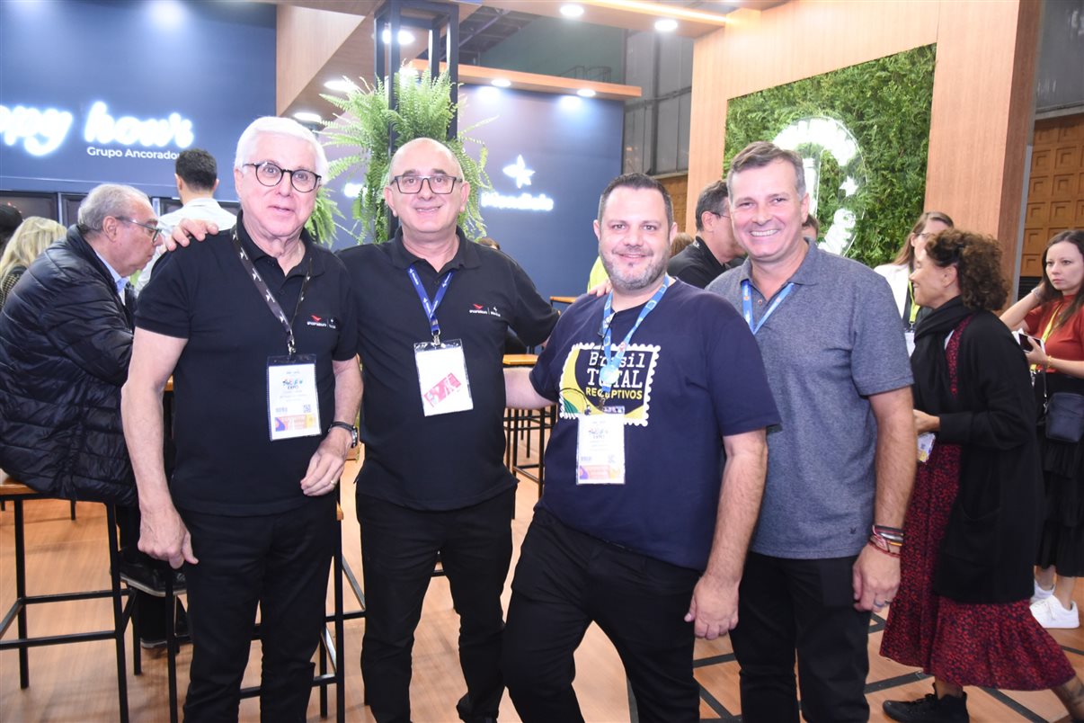 Artur Luiz Andrade, da PANROTAS, Luiz Strauss, da Abav-RJ, Fabiano Camargo, da Braztoa, Marco Ferrazz, da Clia Brasil, e Marcelo Oliveira, da CMO Advogados