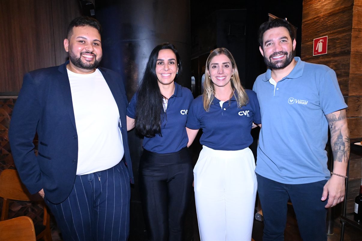 Vinicius Dantas, do Turismo de Curaçao, Vivi Amaral e Paula Rorato, da CVC Corp, e Hugo Lagares, da Visual