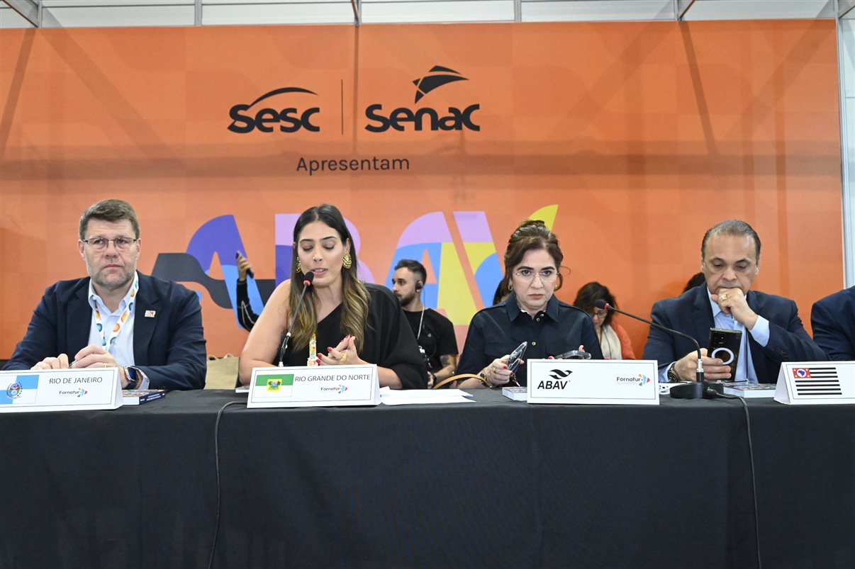 Gustavo Tutuca, secretário de Turismo do Rio de Janeiro, Marina Marinho, presidente do Fornatur, Ana Carolina Medeiros, presidente da Abav Nacional, e Roberto de Lucena, secretário de Turismo de São Paulo