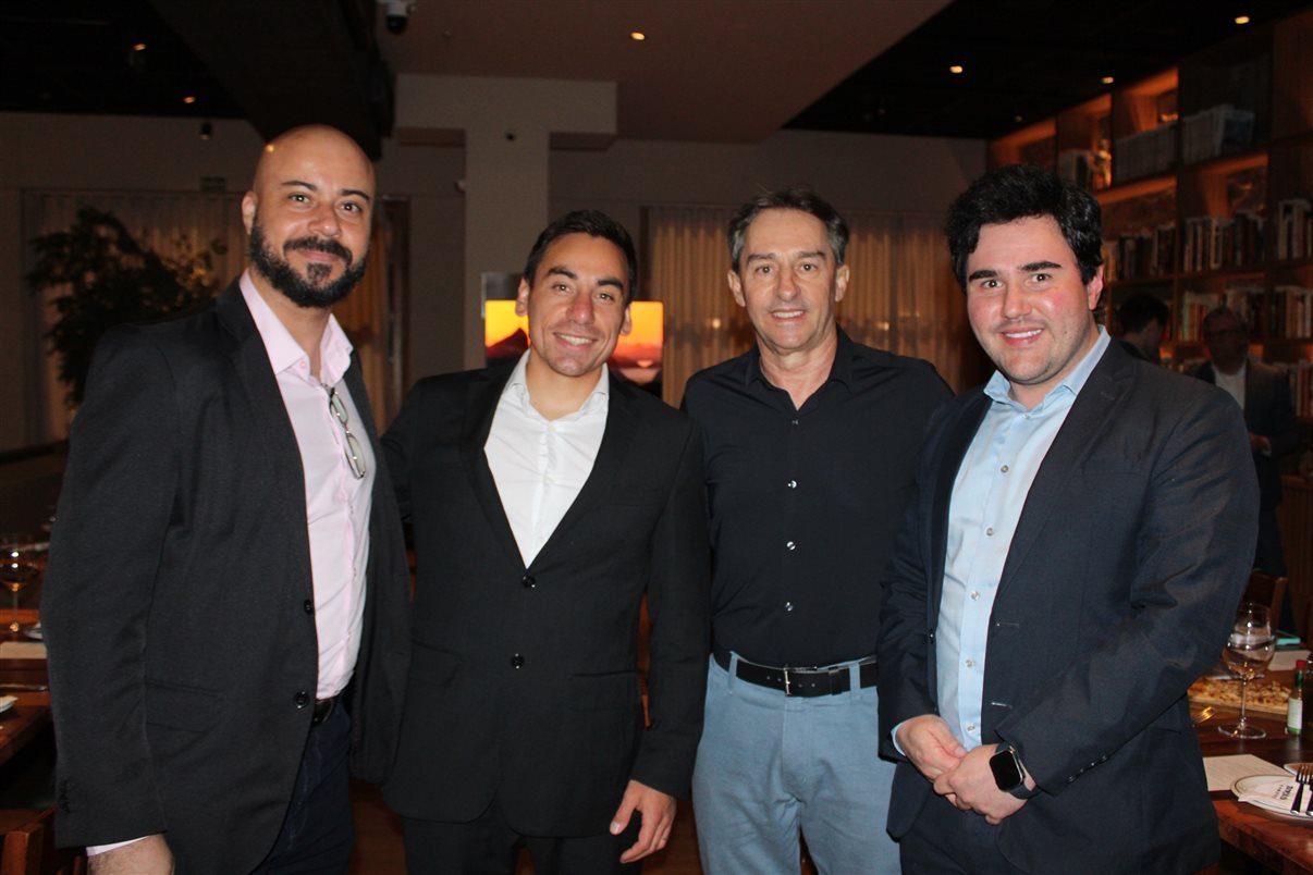 Rudson Weber, do Viaje Paraná, Cinthia Marques, da ONU Turismo, Fabíola Paranhos, Leonaldo Paranhos, secretário de Turismo do Paraná, e Heitor Kadri, da ONU Turismo
