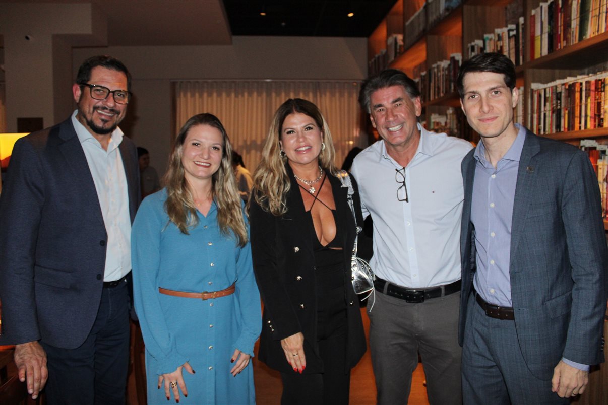 Rudson Weber, do Viaje Paraná, Cinthia Marques, da ONU Turismo, Fabíola Paranhos, Leonaldo Paranhos, secretário de Turismo do Paraná, e Heitor Kadri, da ONU Turismo