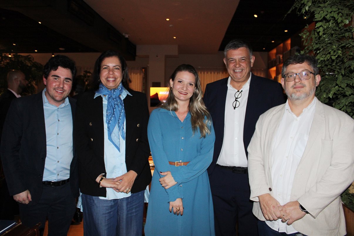 Rudson Weber, do Viaje Paraná, Cinthia Marques, da ONU Turismo, Fabíola Paranhos, Leonaldo Paranhos, secretário de Turismo do Paraná, e Heitor Kadri, da ONU Turismo