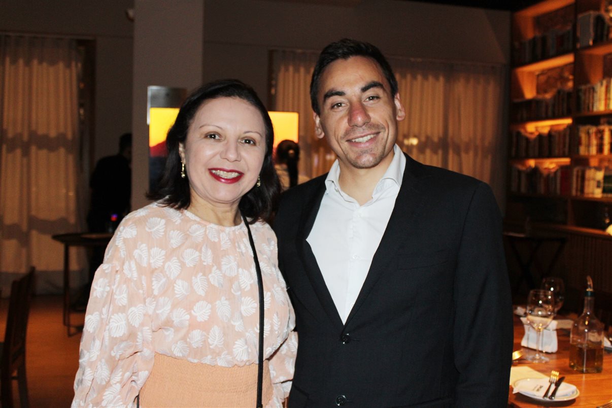 Rudson Weber, do Viaje Paraná, Cinthia Marques, da ONU Turismo, Fabíola Paranhos, Leonaldo Paranhos, secretário de Turismo do Paraná, e Heitor Kadri, da ONU Turismo