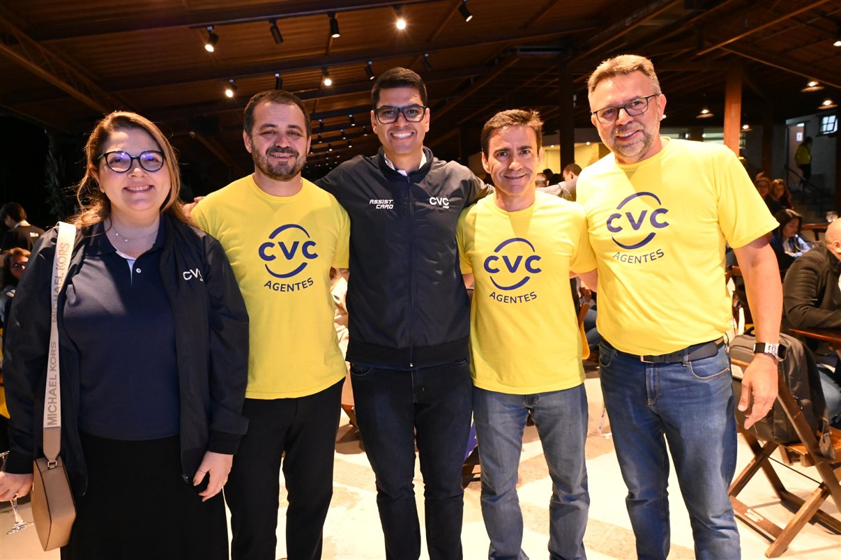Fernanda Franco, Paulo Oliveira, Aroldo Simões, Rogério Mendes e Douglas Silva, da CVC