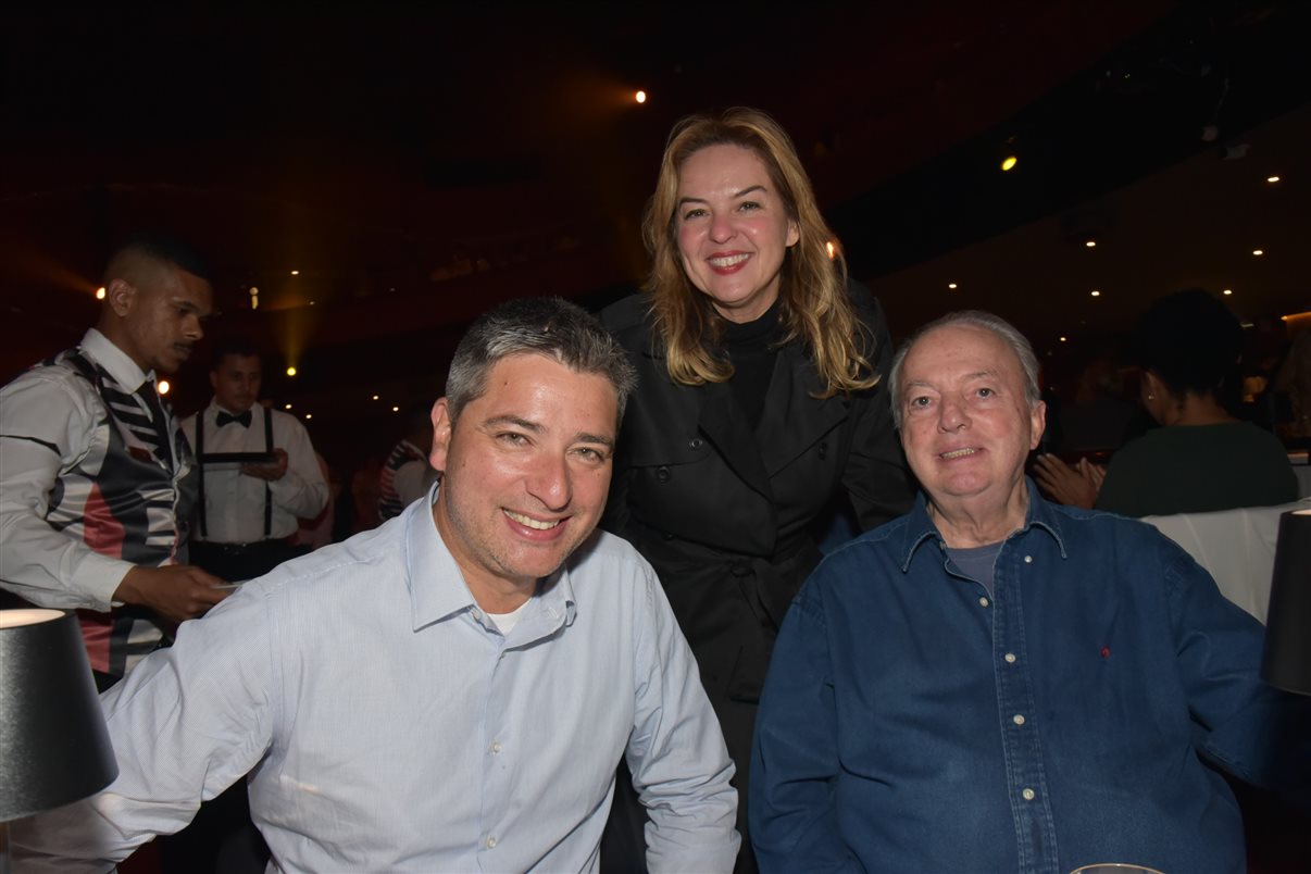 Ana Carolina Medeiros, da ABAV Nacional, e Antônio Florêncio de Queiroz Jr., da Fecomércio RJ