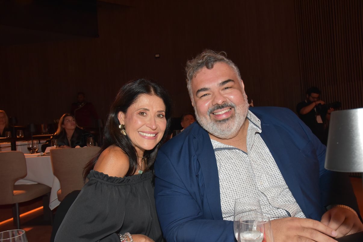 Ana Carolina Medeiros, da ABAV Nacional, e Antônio Florêncio de Queiroz Jr., da Fecomércio RJ