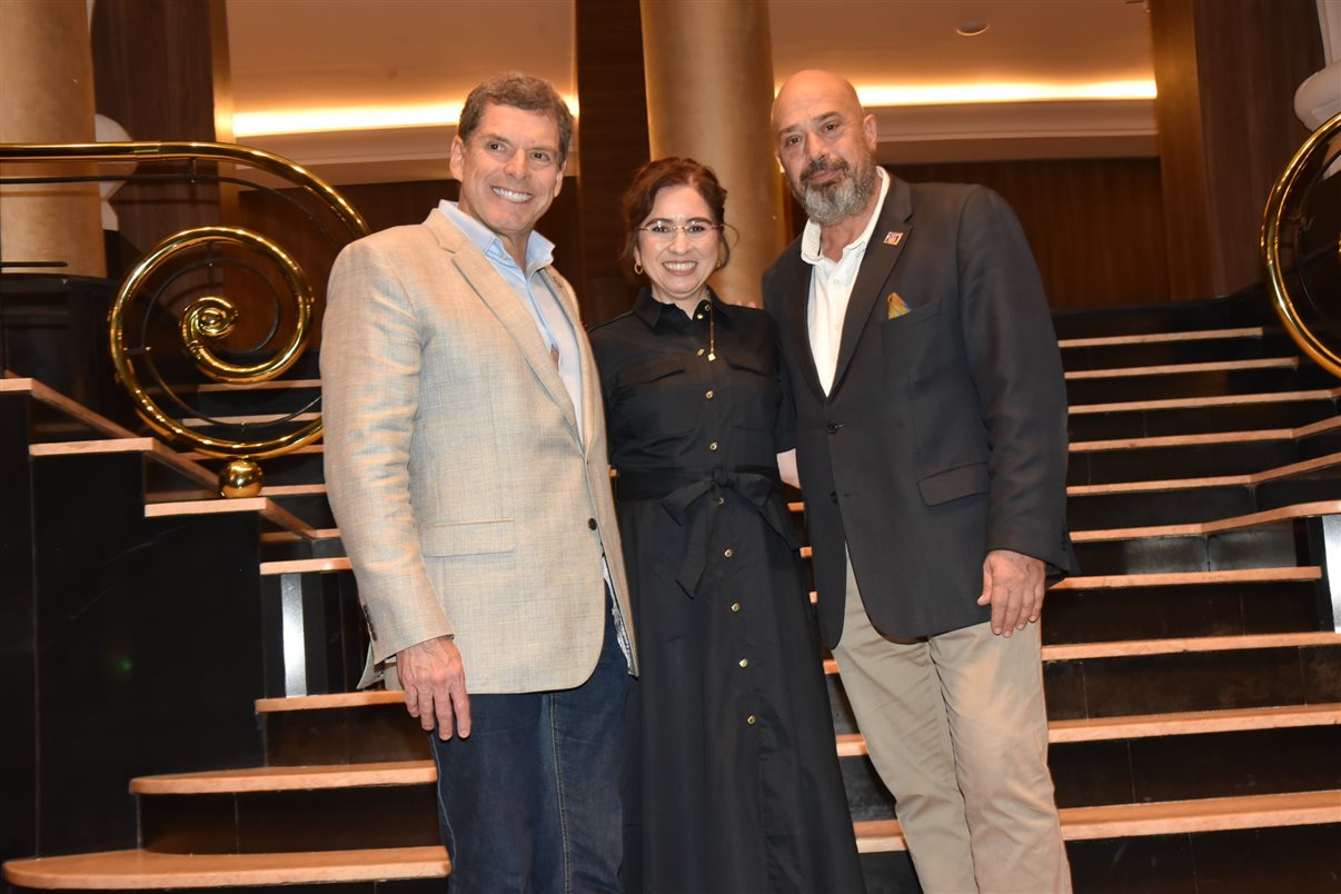 Ana Carolina Medeiros, da ABAV Nacional, e Antônio Florêncio de Queiroz Jr., da Fecomércio RJ