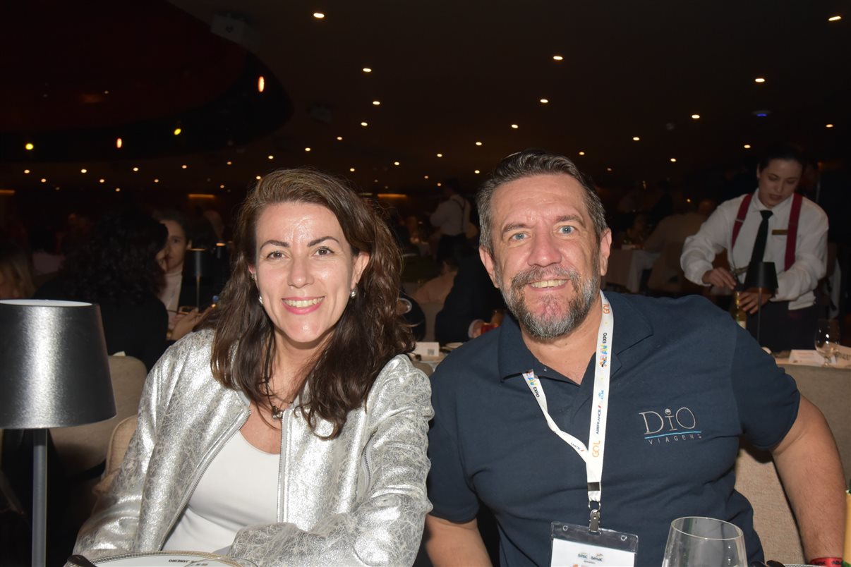 Ana Carolina Medeiros, da ABAV Nacional, e Antônio Florêncio de Queiroz Jr., da Fecomércio RJ