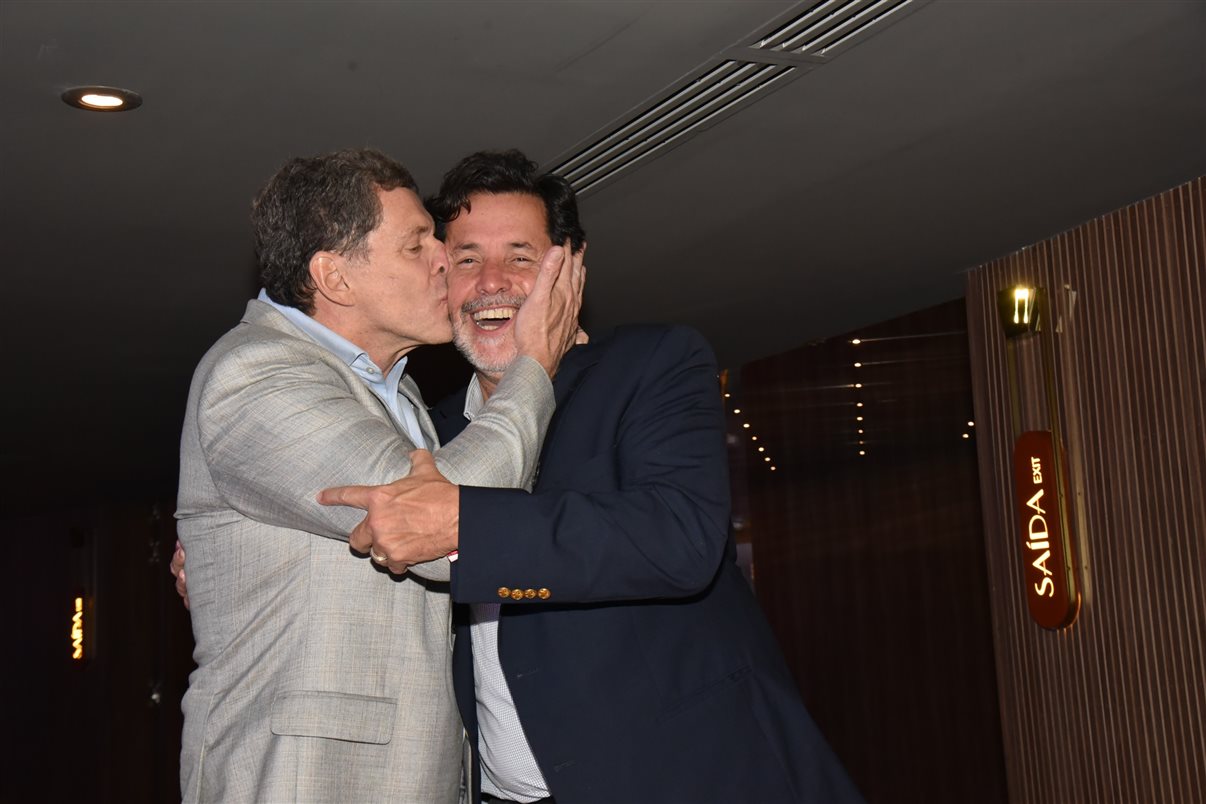 Ana Carolina Medeiros, da ABAV Nacional, e Antônio Florêncio de Queiroz Jr., da Fecomércio RJ