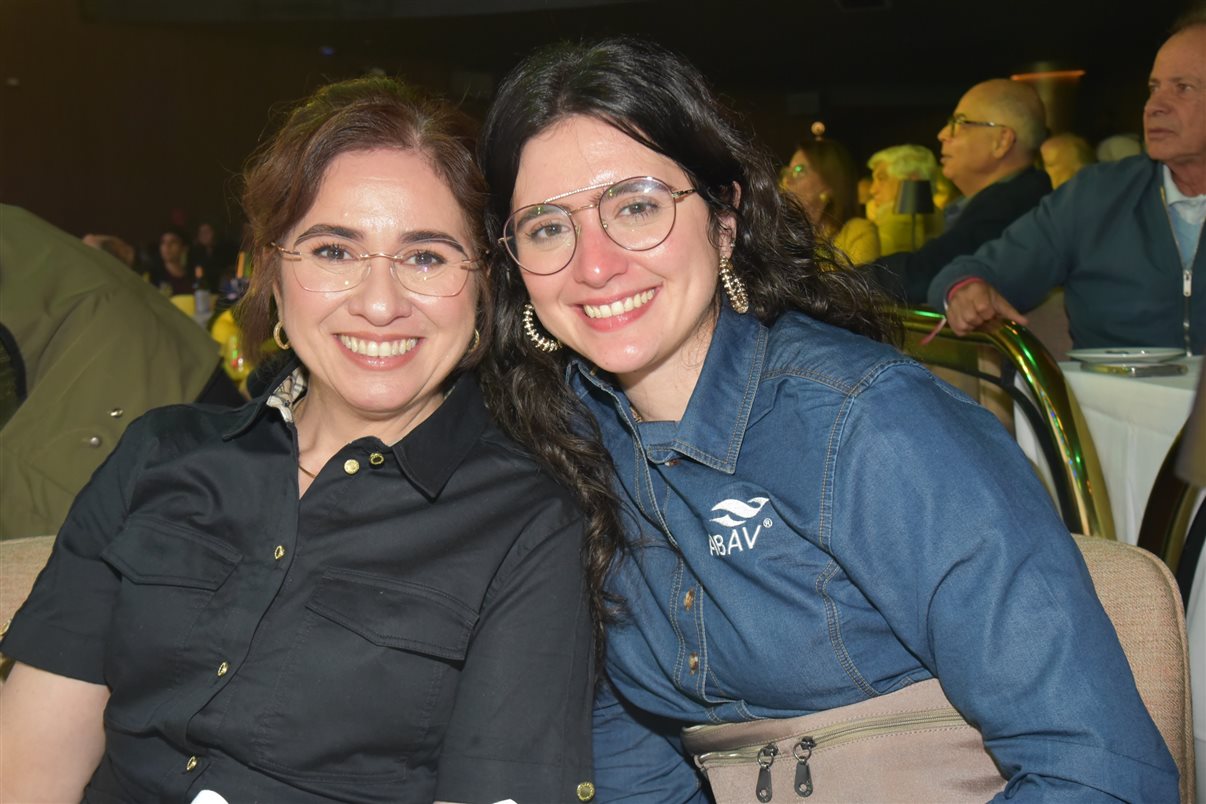 Ana Carolina Medeiros, da ABAV Nacional, e Antônio Florêncio de Queiroz Jr., da Fecomércio RJ