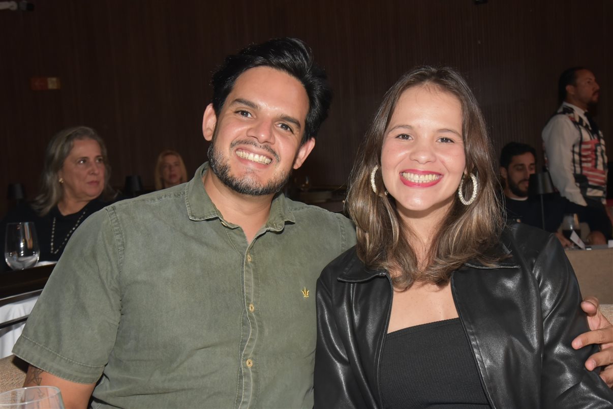 Ana Carolina Medeiros, da ABAV Nacional, e Antônio Florêncio de Queiroz Jr., da Fecomércio RJ