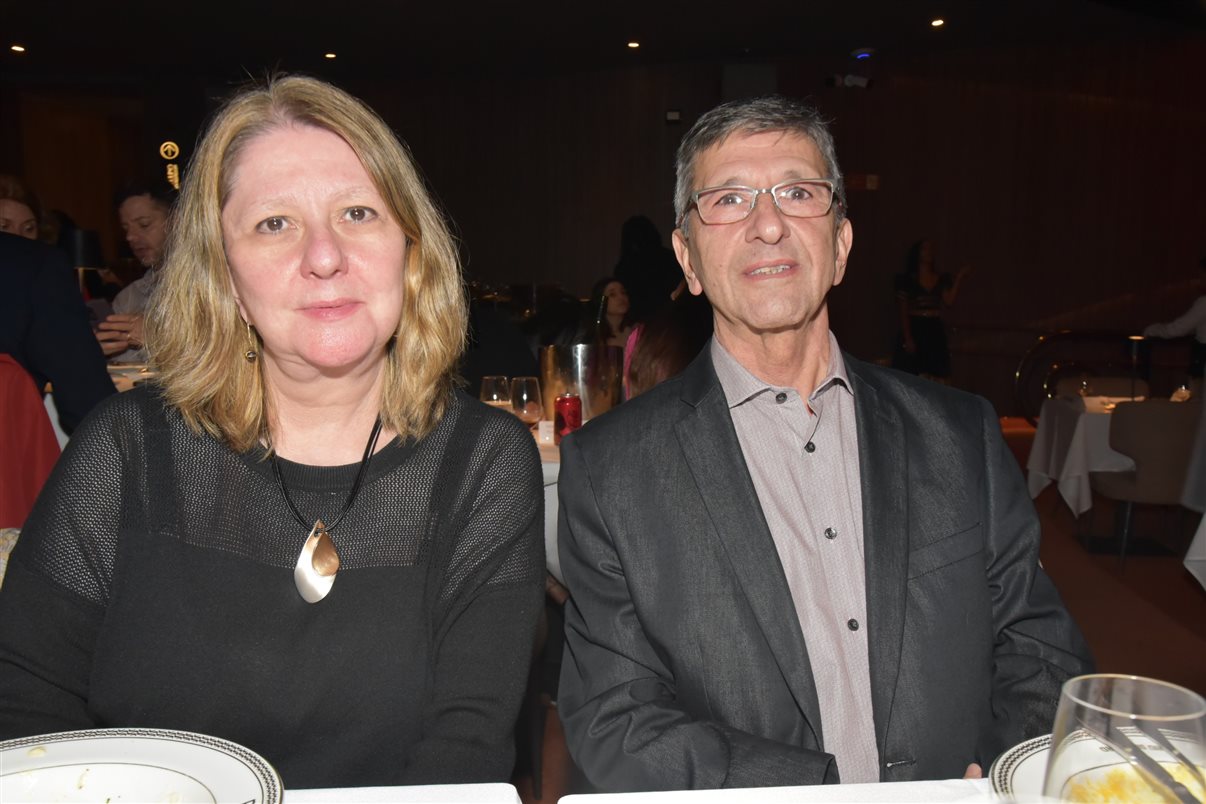 Ana Carolina Medeiros, da ABAV Nacional, e Antônio Florêncio de Queiroz Jr., da Fecomércio RJ