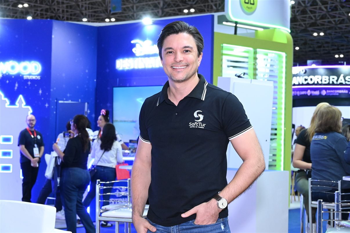 Wagner Chaves, da Sakura, entre Giselle Melo e João Guimarães, da Delta