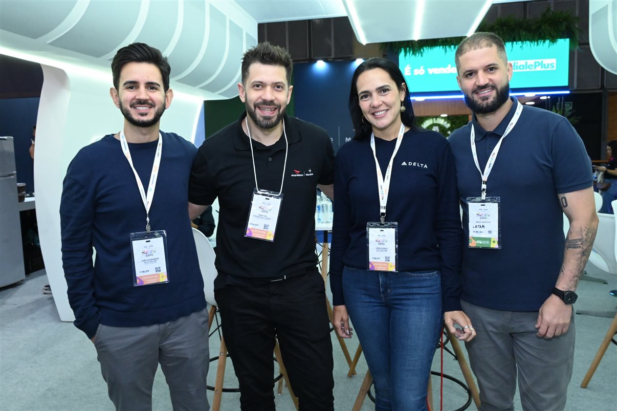 Wagner Chaves, da Sakura, entre Giselle Melo e João Guimarães, da Delta