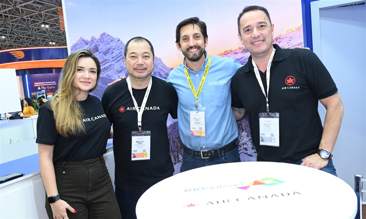 Lohanna de Pierro, Giancarlo Takegawa e Ernesto Airosa, da Air Canada, com Flavio Sica, da PANROTAS