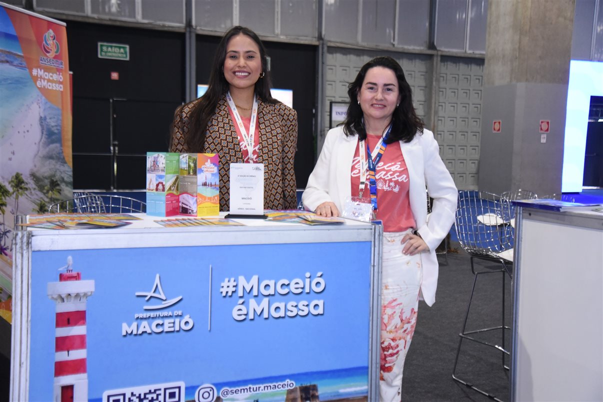 Anay Gremaud, do Enjoy Punta del Este, Paula Alves, do Ministério do Turismo do Uruguai, Giovanna Paulineli, da Orinter, Paula Alves, do Ministério do Turismo do Uruguai, e Jorge Souza, da Orinter 