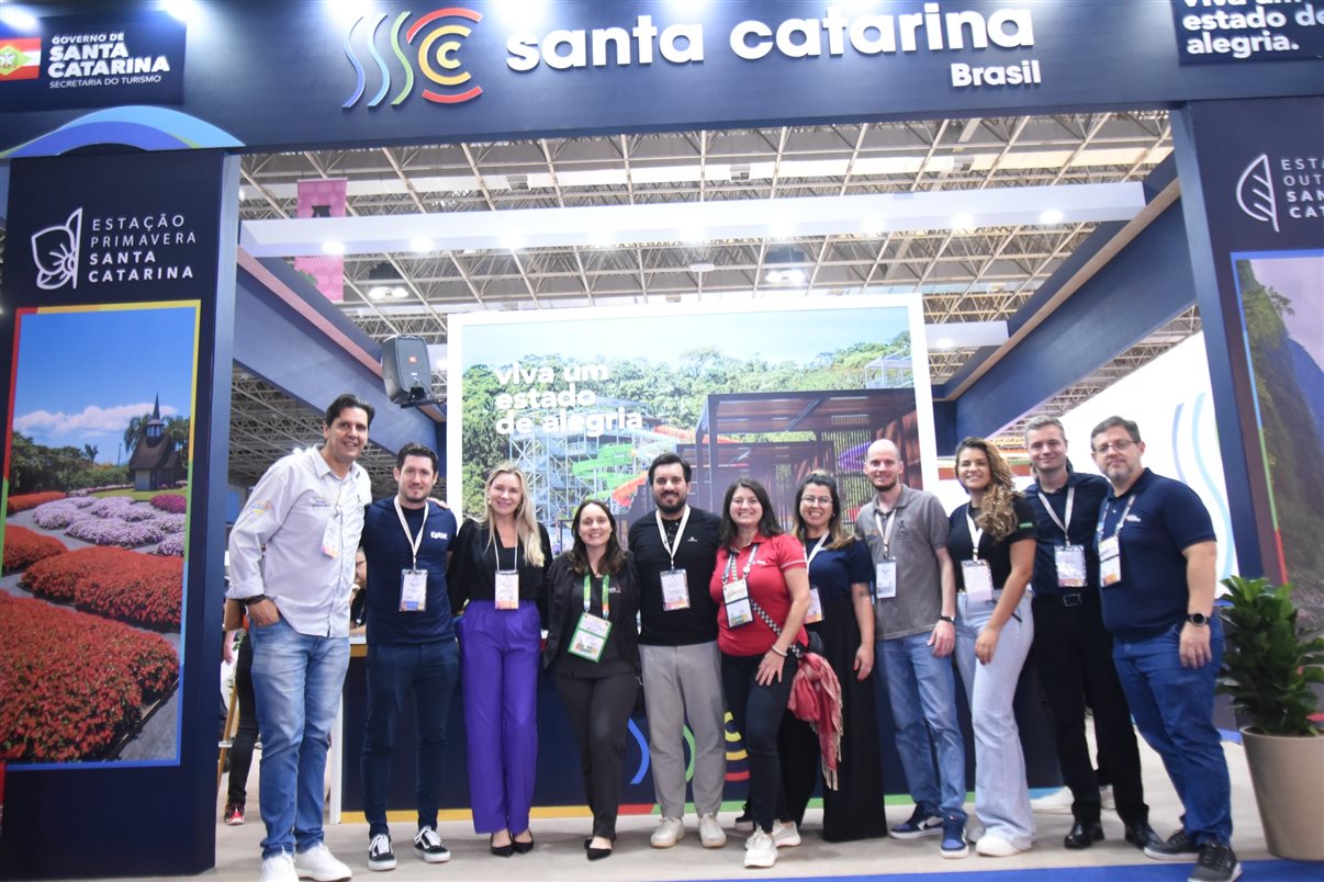 Anay Gremaud, do Enjoy Punta del Este, Paula Alves, do Ministério do Turismo do Uruguai, Giovanna Paulineli, da Orinter, Paula Alves, do Ministério do Turismo do Uruguai, e Jorge Souza, da Orinter 