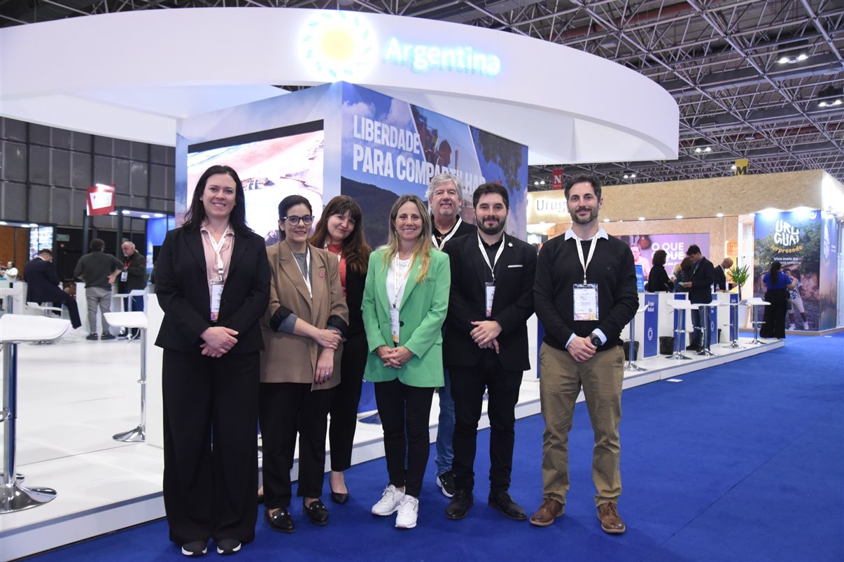 Anay Gremaud, do Enjoy Punta del Este, Paula Alves, do Ministério do Turismo do Uruguai, Giovanna Paulineli, da Orinter, Paula Alves, do Ministério do Turismo do Uruguai, e Jorge Souza, da Orinter 