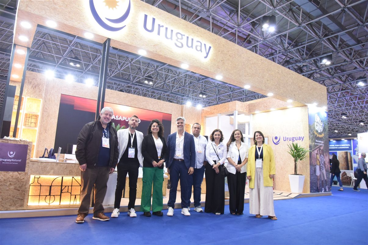 Anay Gremaud, do Enjoy Punta del Este, Paula Alves, do Ministério do Turismo do Uruguai, Giovanna Paulineli, da Orinter, Paula Alves, do Ministério do Turismo do Uruguai, e Jorge Souza, da Orinter 