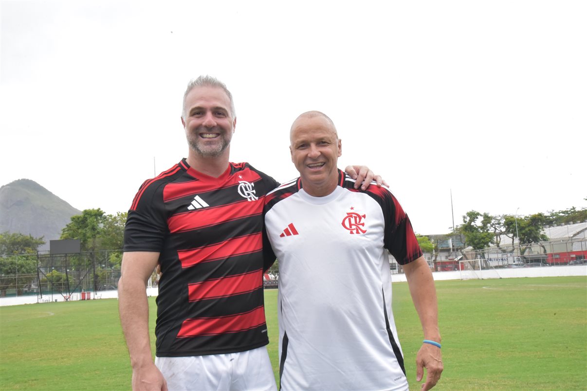 O ex-jogador Valber com Alexandre Camargo, da Assist Card