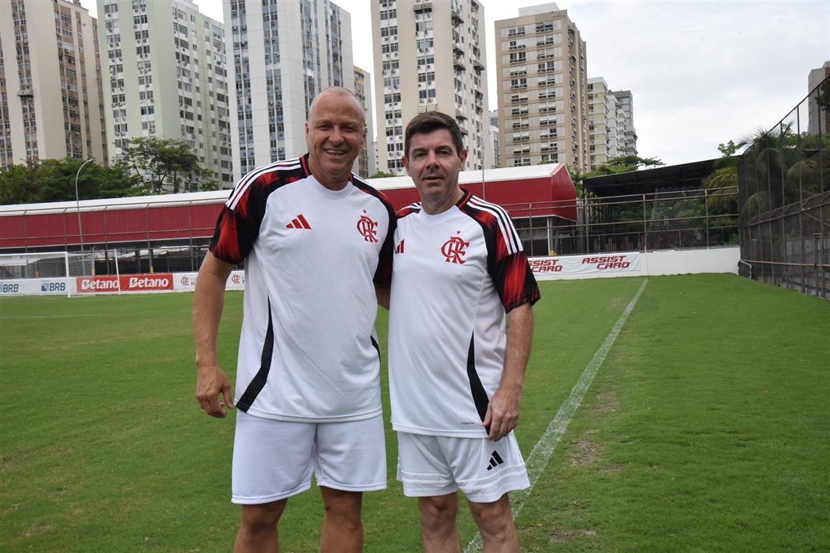 O ex-jogador Valber com Alexandre Camargo, da Assist Card