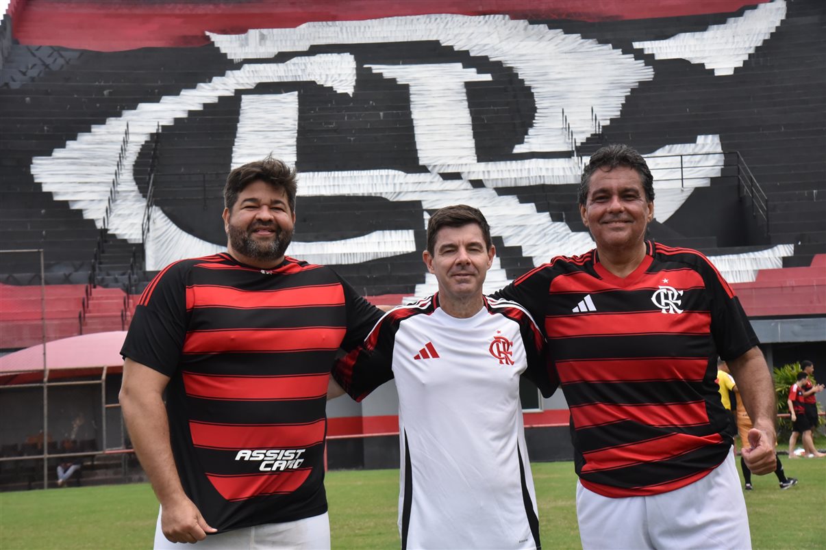 O ex-jogador Valber com Alexandre Camargo, da Assist Card