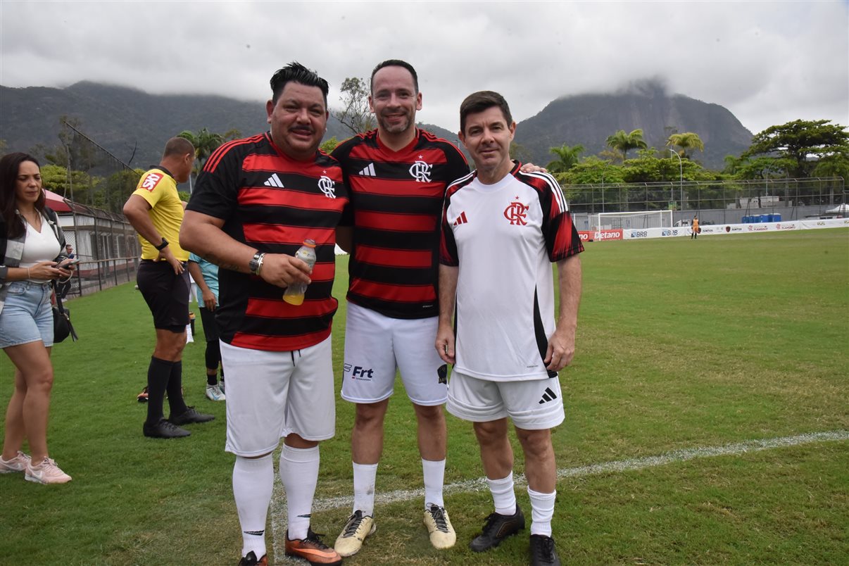 O ex-jogador Valber com Alexandre Camargo, da Assist Card