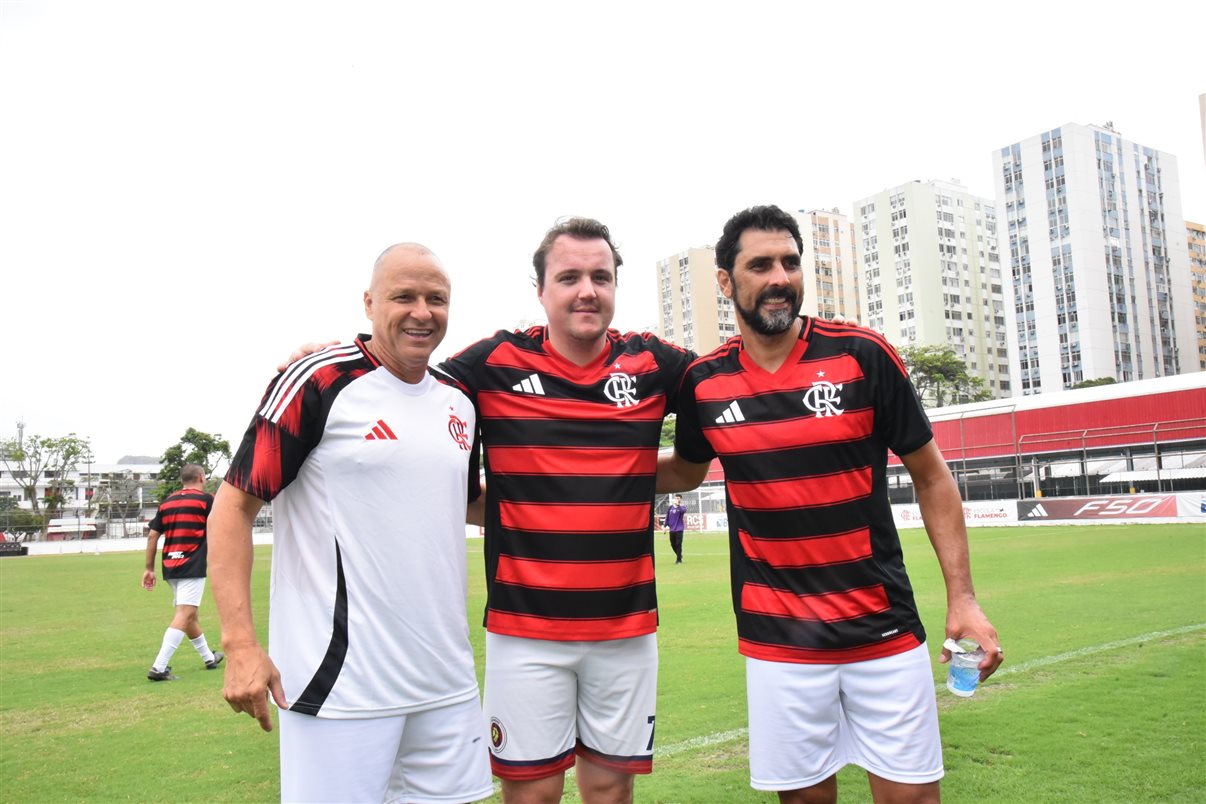 O ex-jogador Valber com Alexandre Camargo, da Assist Card