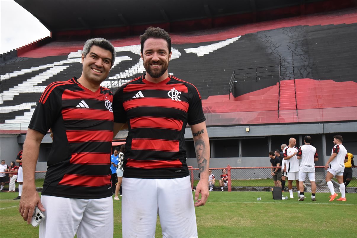 O ex-jogador Valber com Alexandre Camargo, da Assist Card