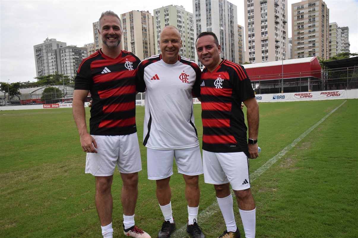 O ex-jogador Valber com Alexandre Camargo, da Assist Card