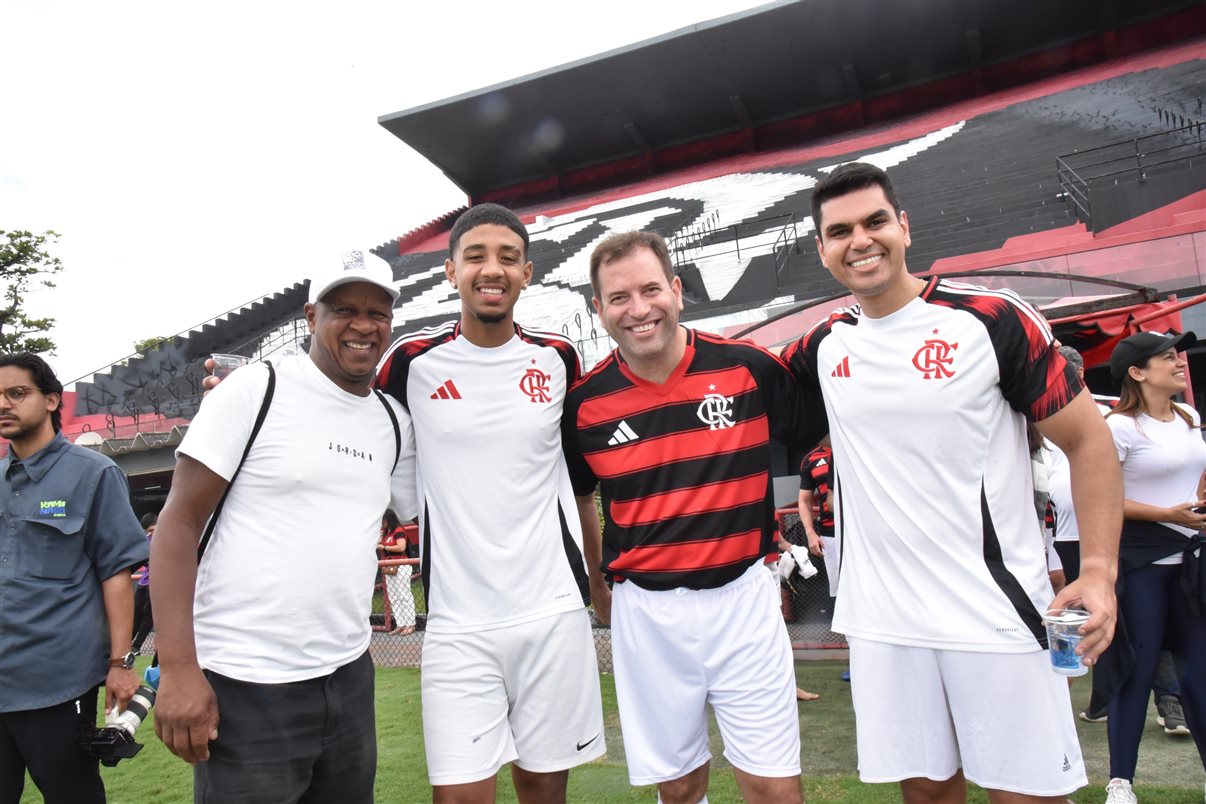 O ex-jogador Valber com Alexandre Camargo, da Assist Card