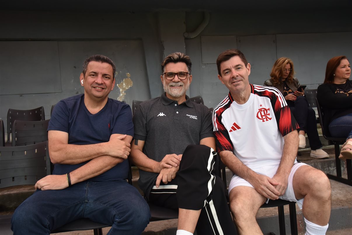 O ex-jogador Valber com Alexandre Camargo, da Assist Card