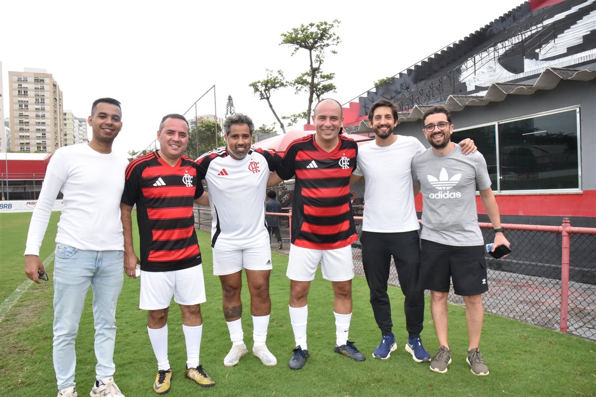 O ex-jogador Valber com Alexandre Camargo, da Assist Card