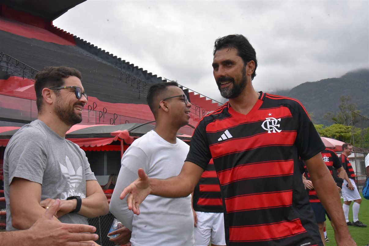 O ex-jogador Valber com Alexandre Camargo, da Assist Card