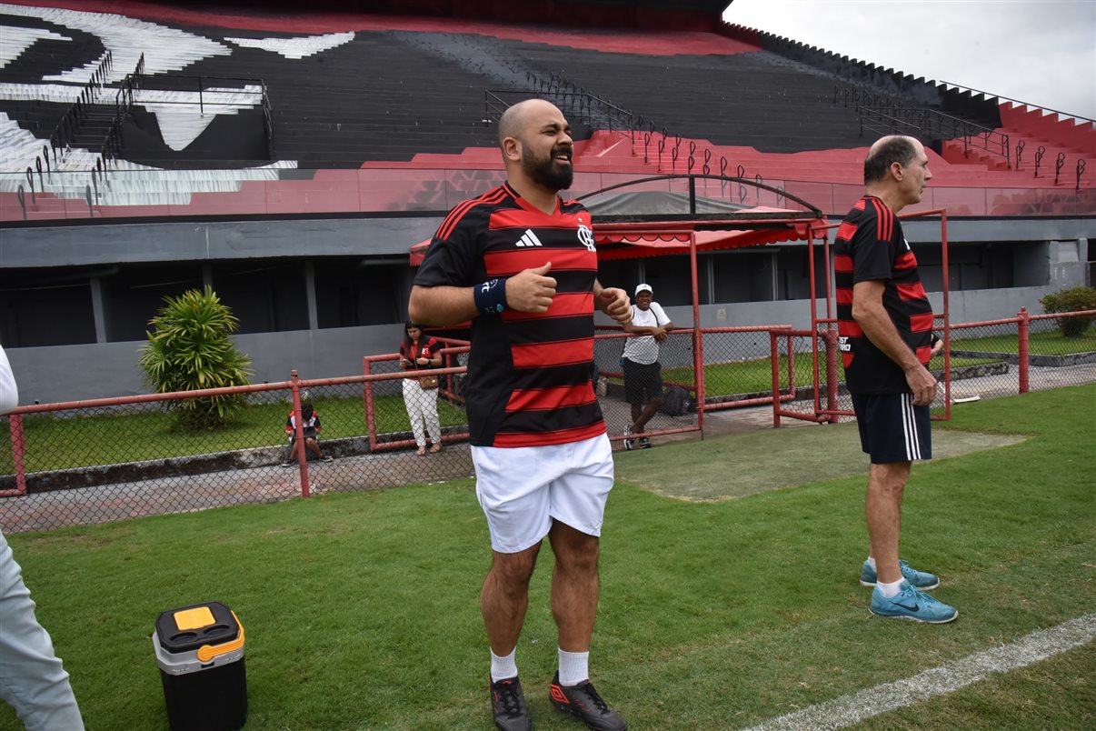 O ex-jogador Valber com Alexandre Camargo, da Assist Card