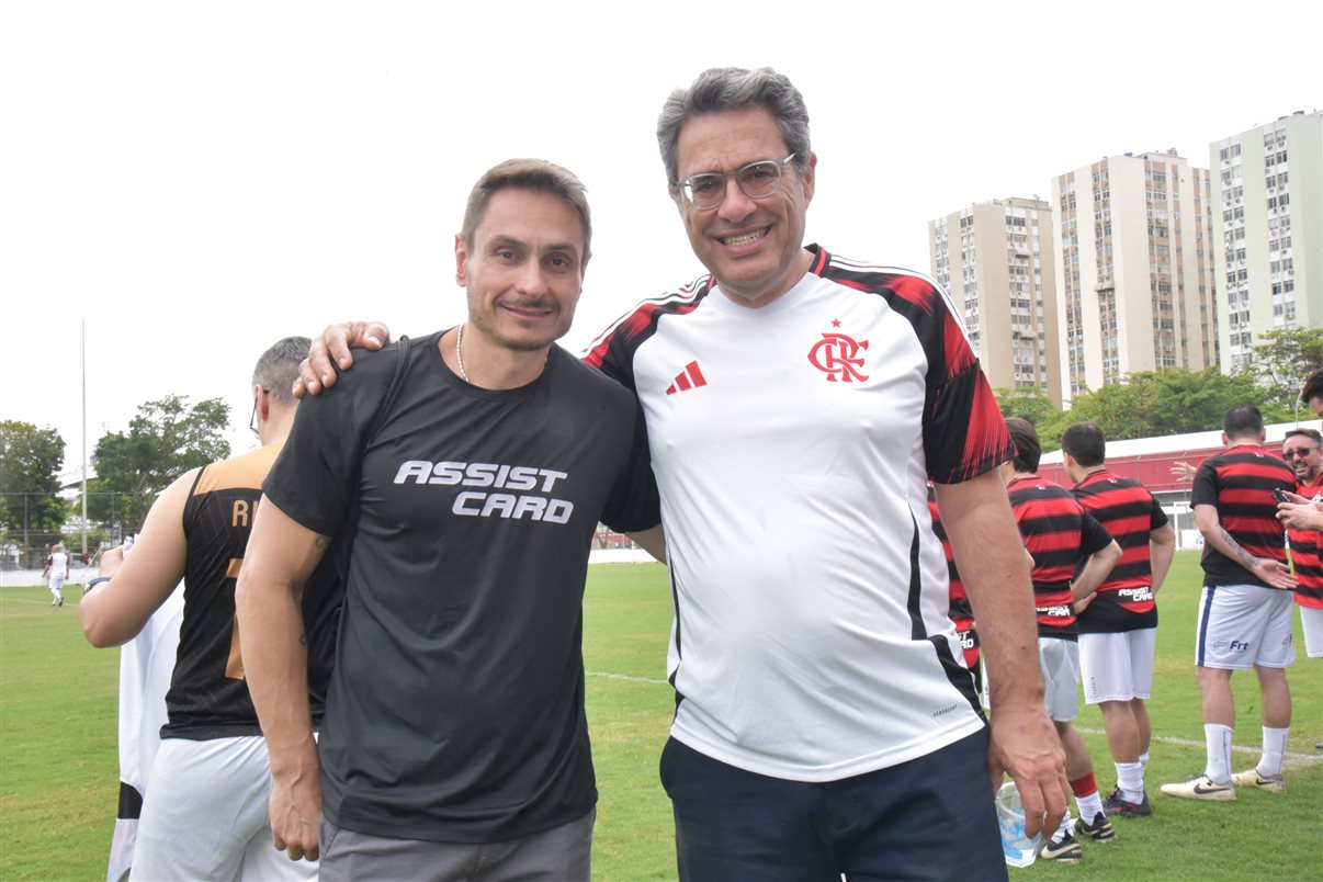 O ex-jogador Valber com Alexandre Camargo, da Assist Card