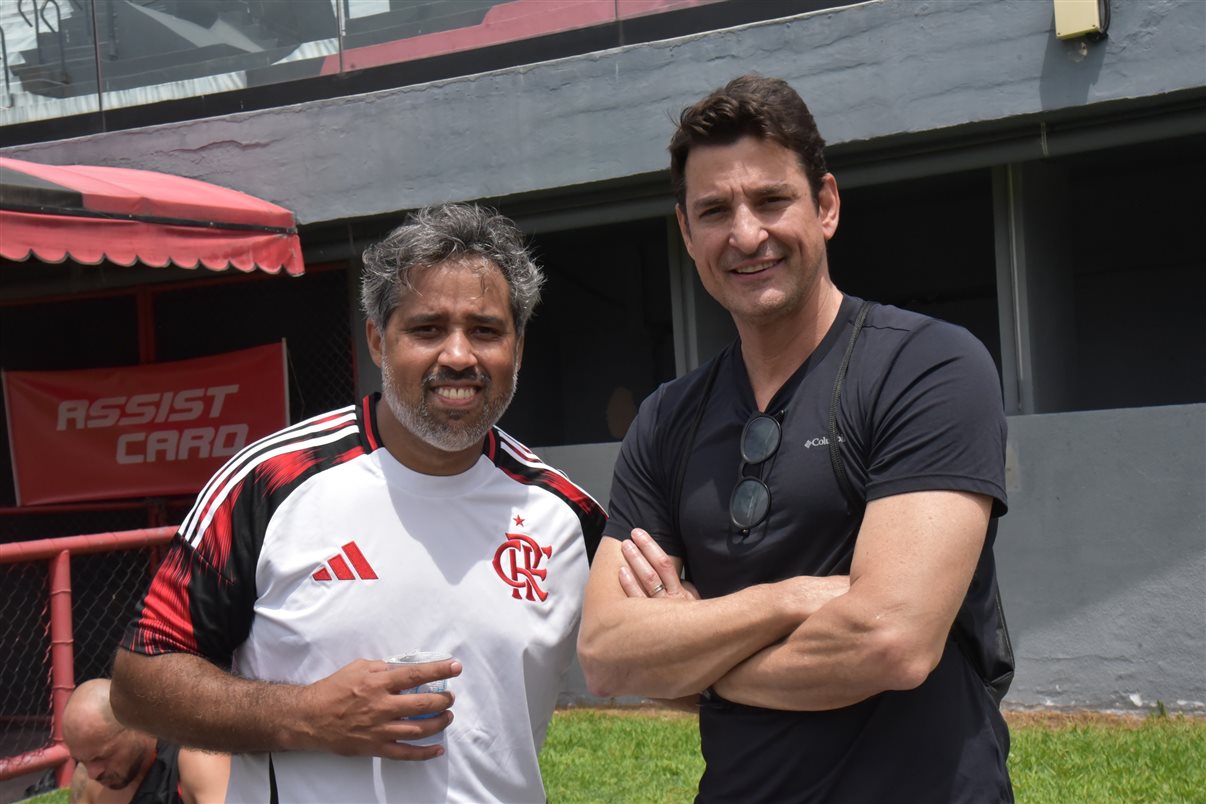 O ex-jogador Valber com Alexandre Camargo, da Assist Card