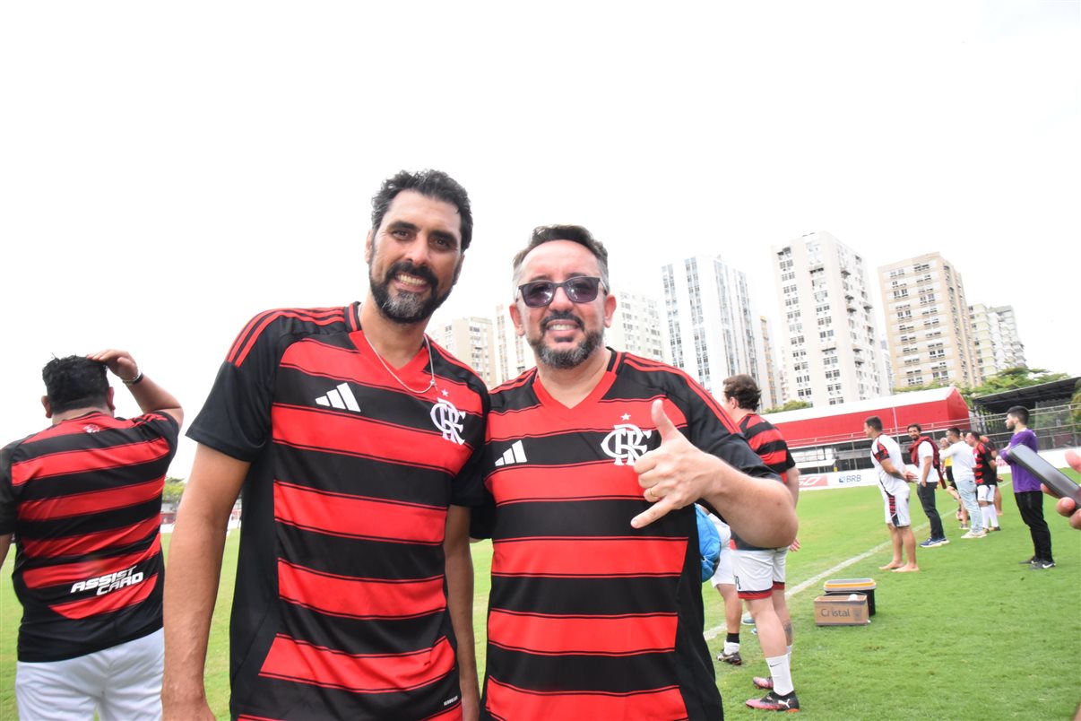 O ex-jogador Valber com Alexandre Camargo, da Assist Card
