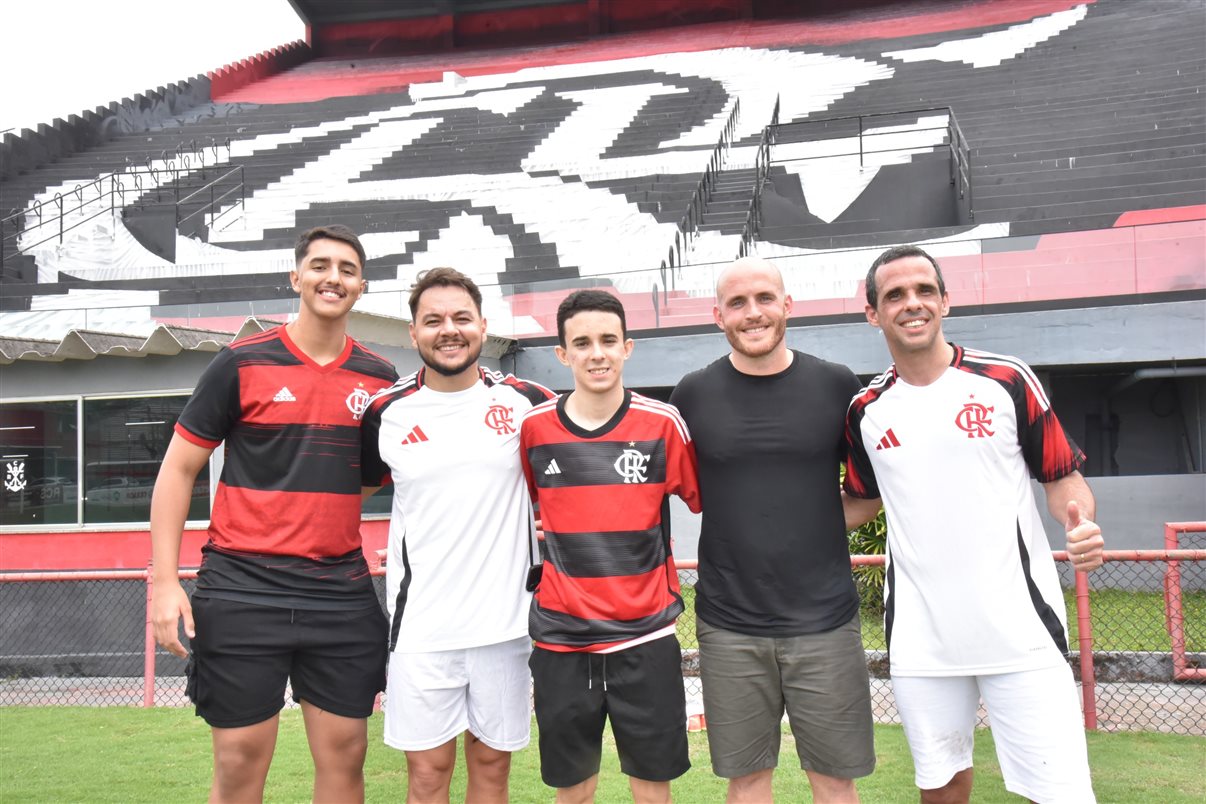 O ex-jogador Valber com Alexandre Camargo, da Assist Card