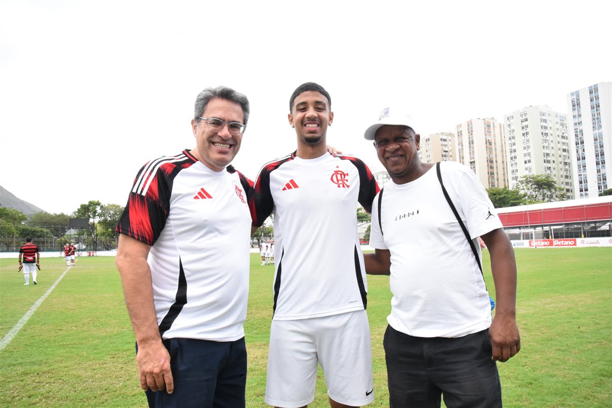 O ex-jogador Valber com Alexandre Camargo, da Assist Card