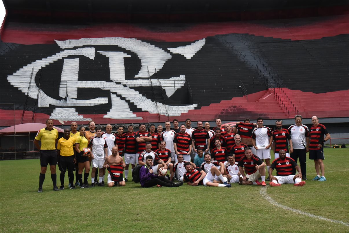 Os craques do Turismo no campo do Flamengo a convite da Assist Card