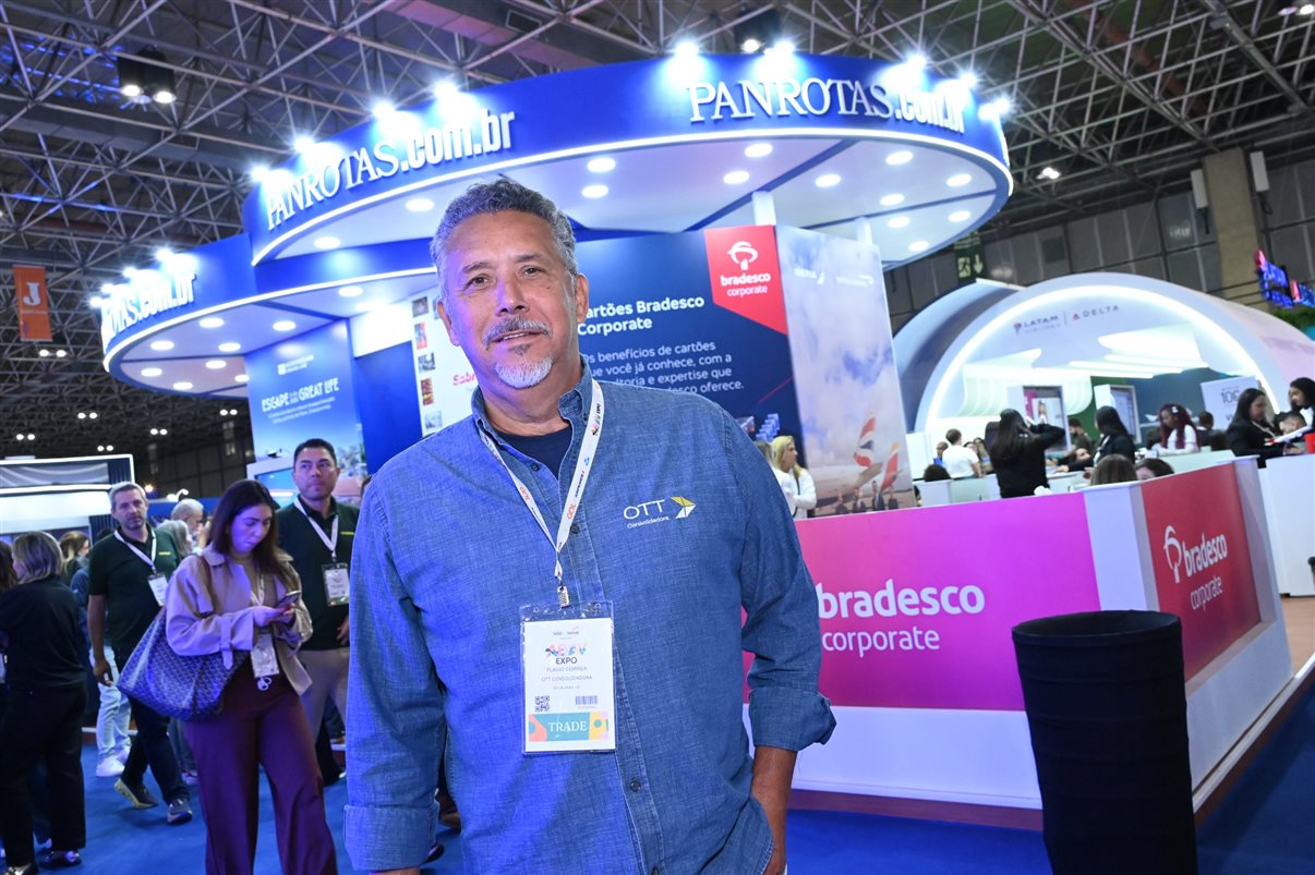 Ana Carolina Medeiros com Rodrigo Vieira, Pedro Menezes e Artur Luiz Andrade, da PANROTAS