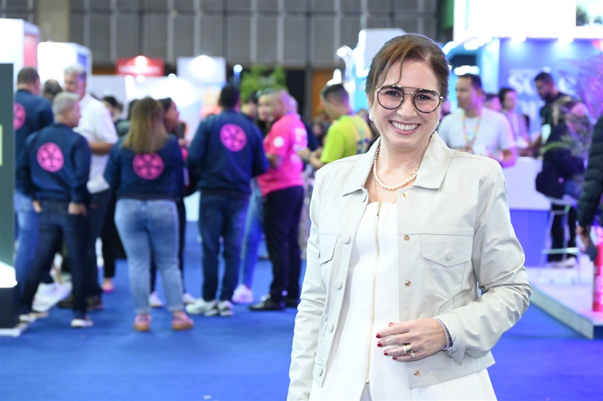 Ana Carolina Medeiros com Rodrigo Vieira, Pedro Menezes e Artur Luiz Andrade, da PANROTAS