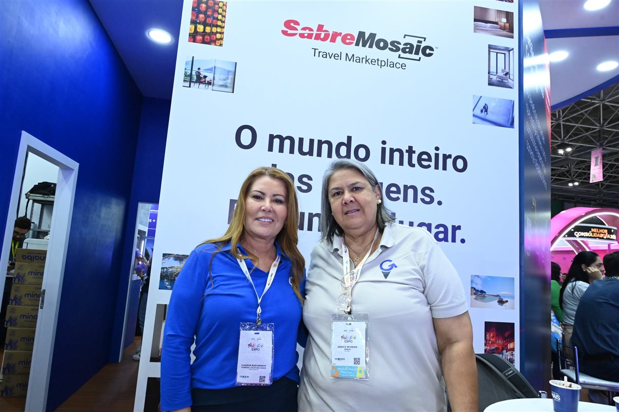 Ana Carolina Medeiros com Rodrigo Vieira, Pedro Menezes e Artur Luiz Andrade, da PANROTAS