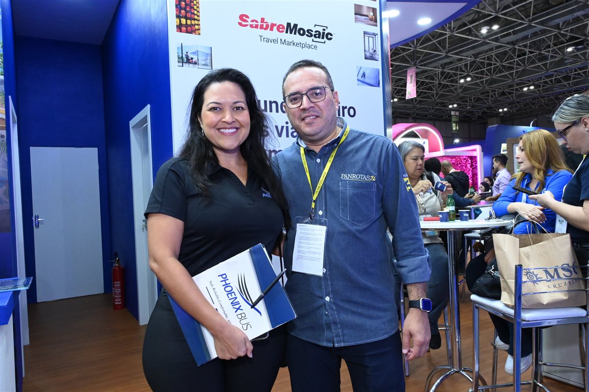 Ana Carolina Medeiros com Rodrigo Vieira, Pedro Menezes e Artur Luiz Andrade, da PANROTAS