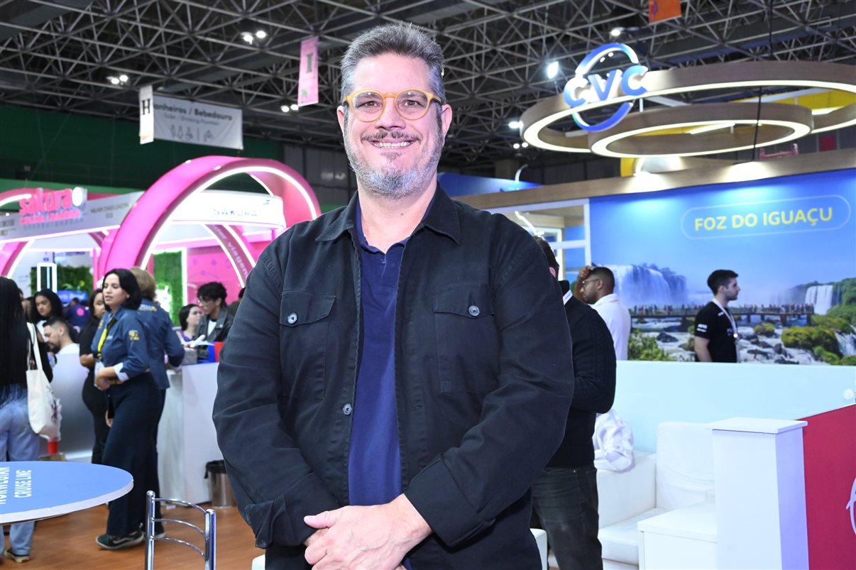 Ana Carolina Medeiros com Rodrigo Vieira, Pedro Menezes e Artur Luiz Andrade, da PANROTAS