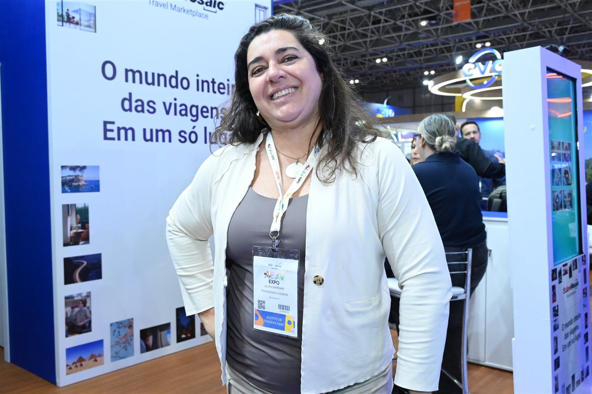 Ana Carolina Medeiros com Rodrigo Vieira, Pedro Menezes e Artur Luiz Andrade, da PANROTAS